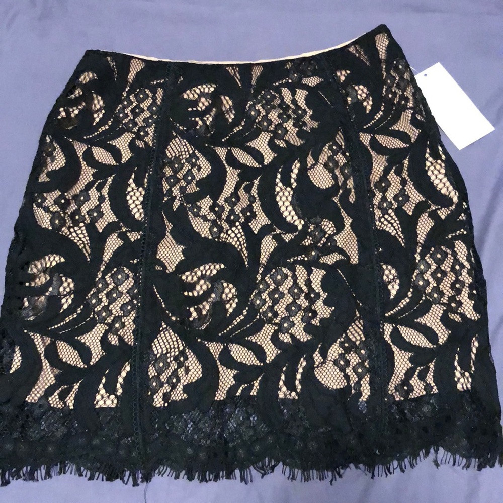 Lace nude skirt